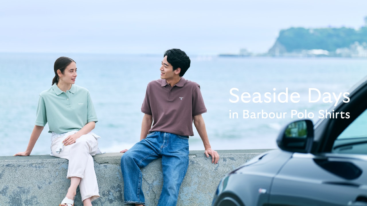 七里ヶ浜とバブアー。琉花と若林拓也が纏う、夏のポロシャツストーリー