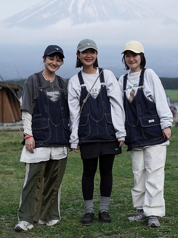 Ms.Hanada with her friends