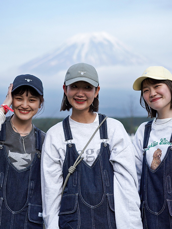Ms.Hanada with her friends