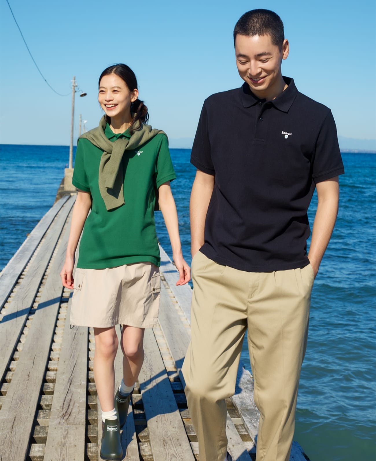 Hexham Polo Shirtsを着た男女2人