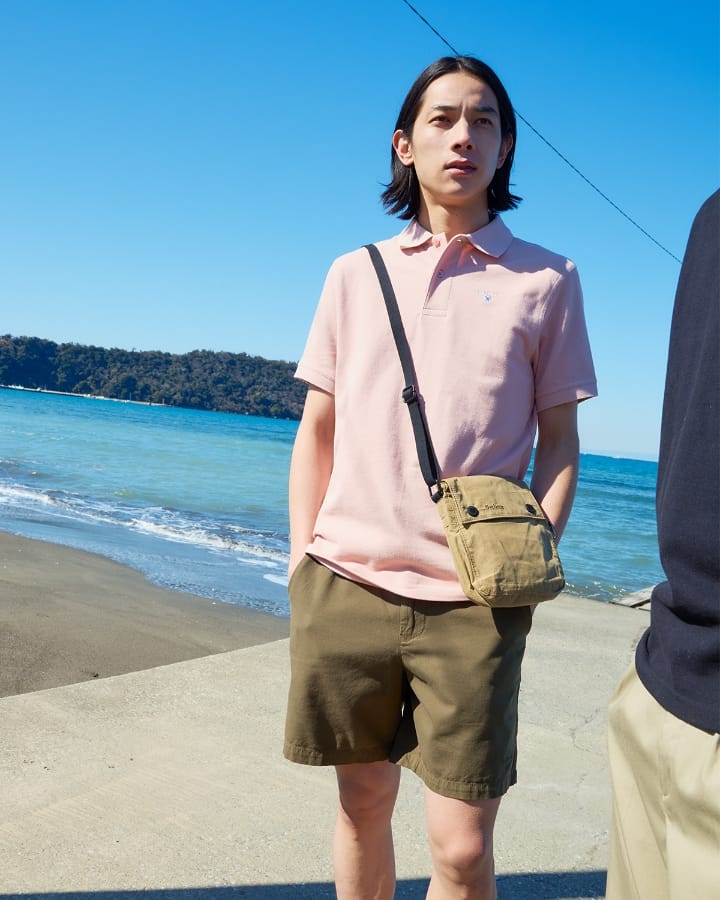 Hexham Polo Shirtsを着た女性