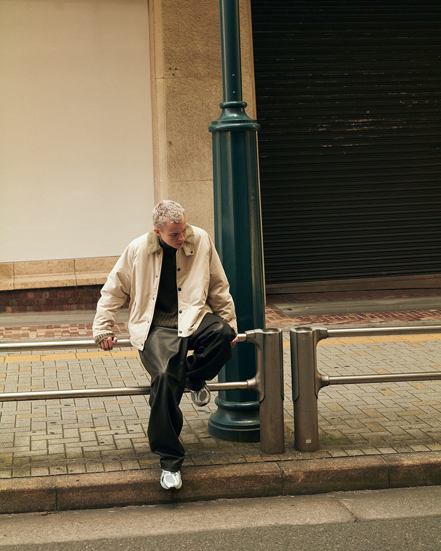 Transport Padded Jacketを着用した男性