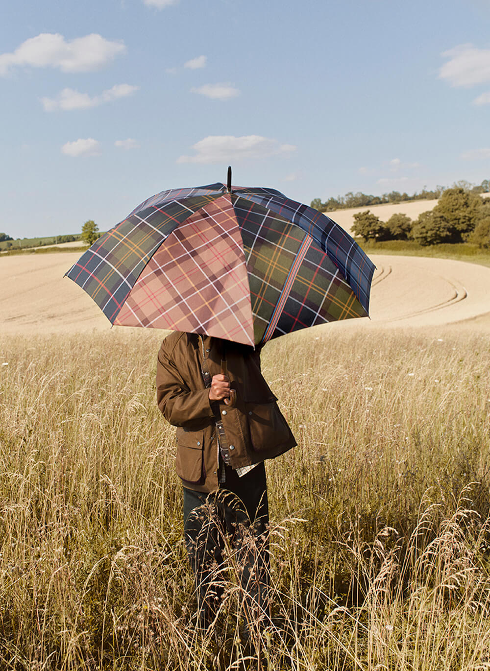 UMBRELLA Umbrella Mixed・JACKET Os Bedale Wax Jacketを着用した男性