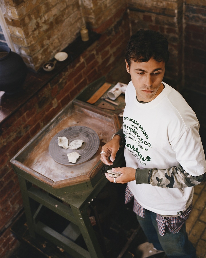 Levi’s® Graphic T-shirtの着用例