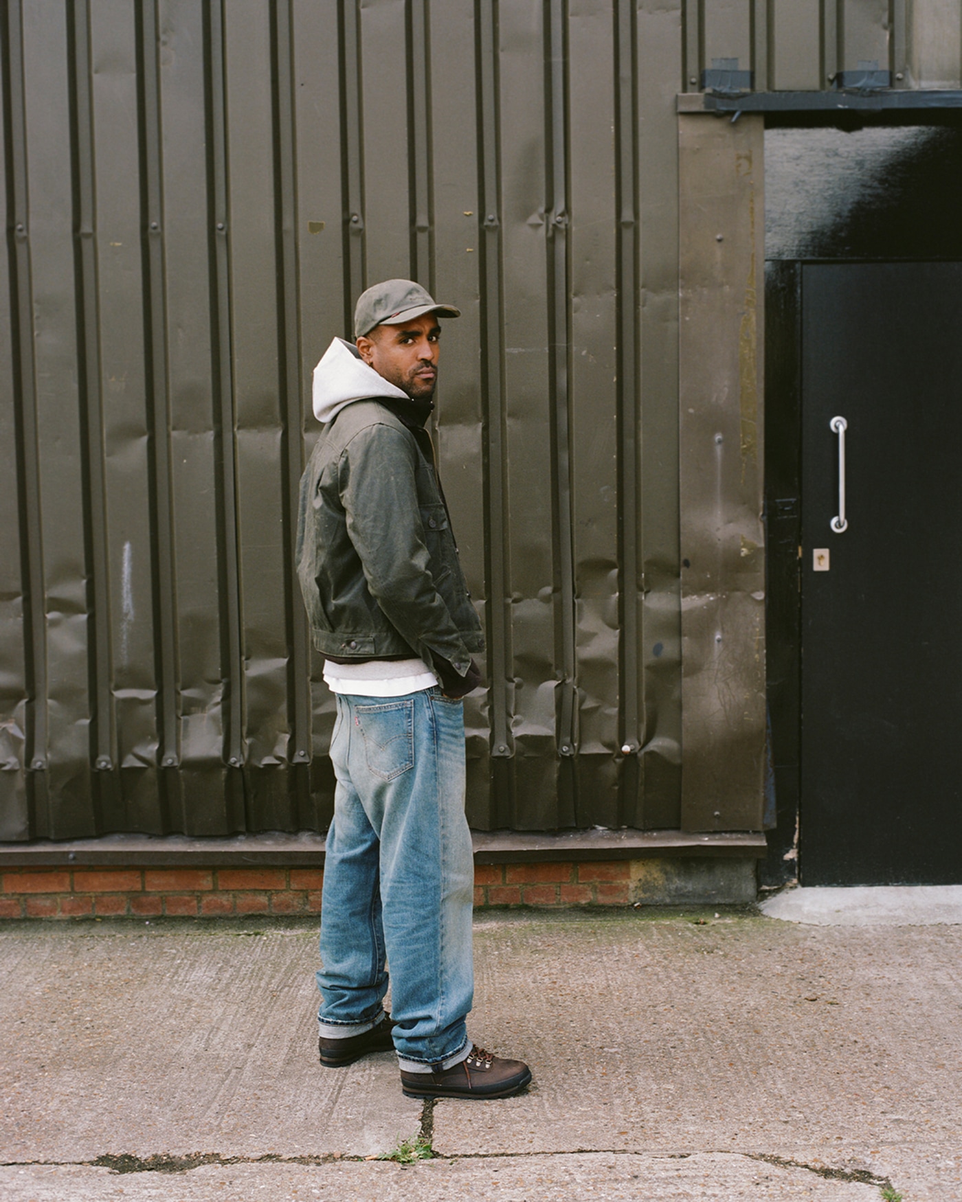 Levi’s® Type2 Wax Jacket, Levi’s® 568 Loose Jean, Levi’s® Capの着用例