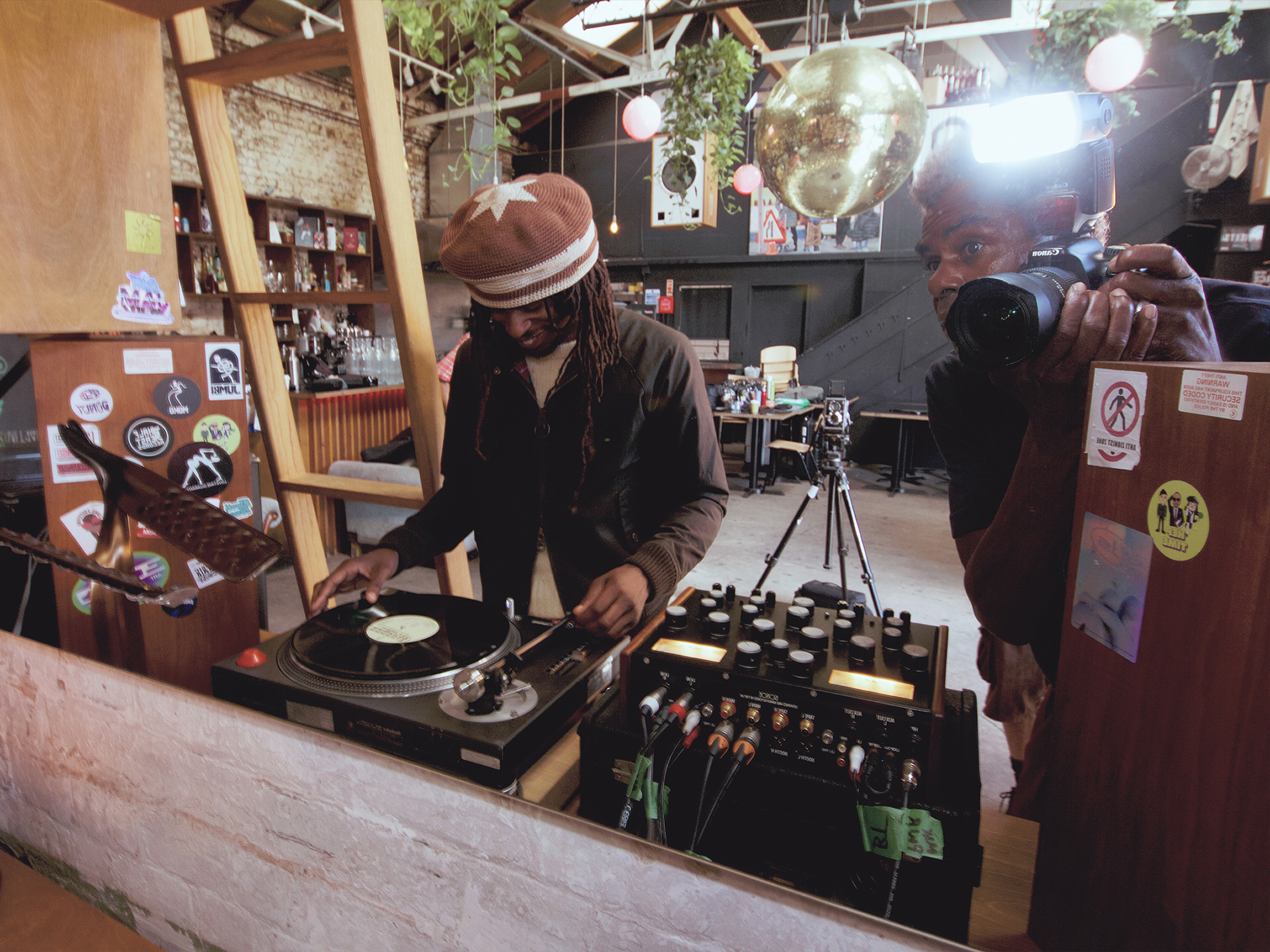 Baracuta Porton Wax Jacketを着用した男性