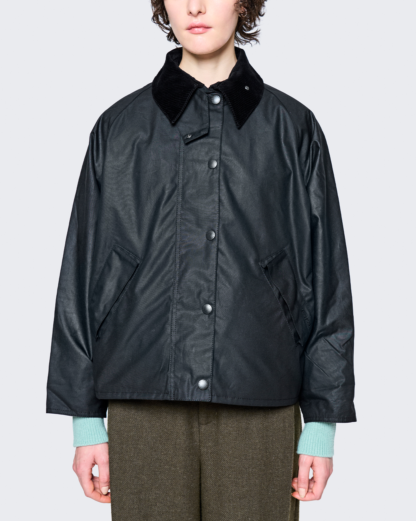 transportを着用した女性