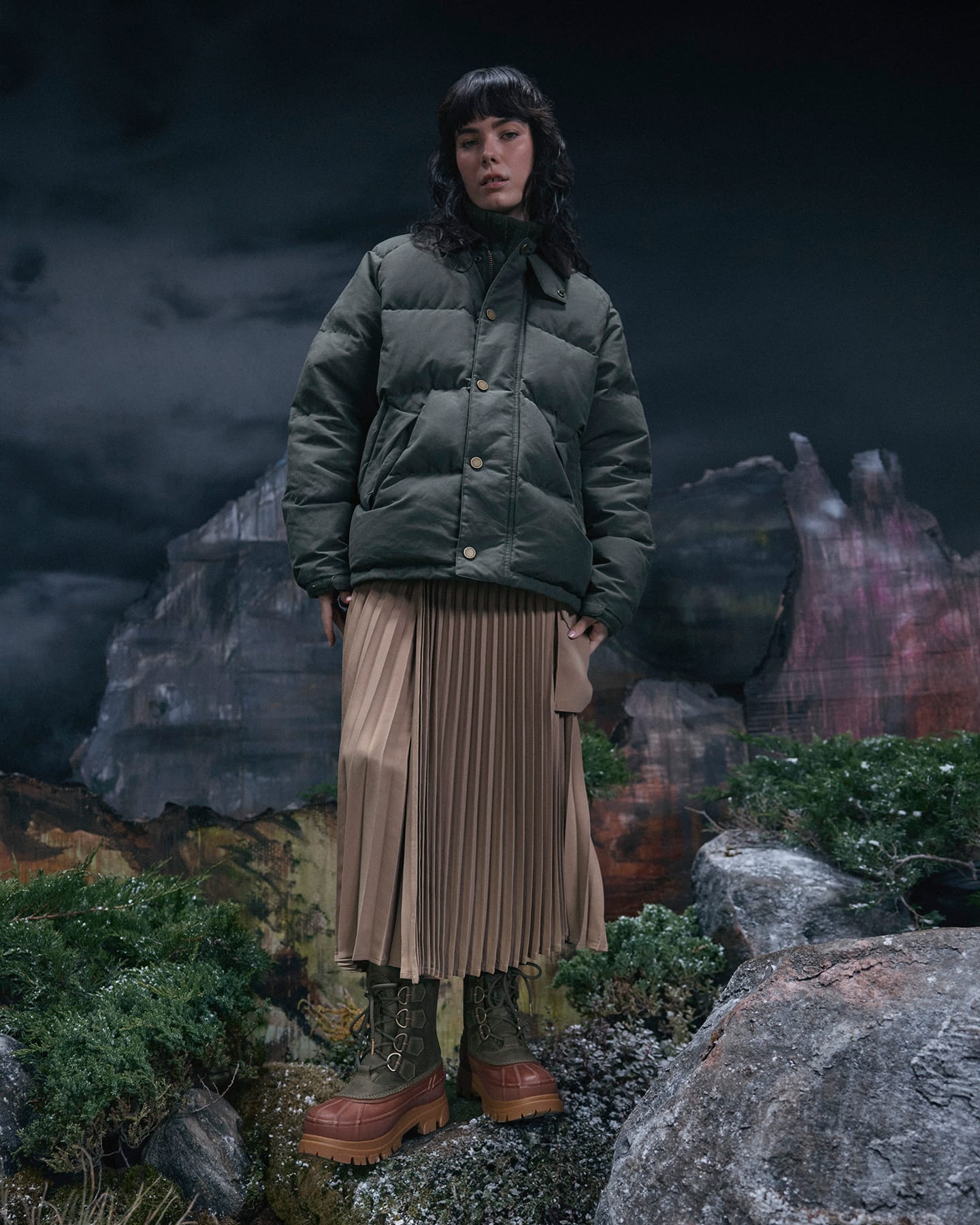 Sorel Os Transport Down Puffer & Sorel Caribou Horizon™ GORE-TEXを着用した女性