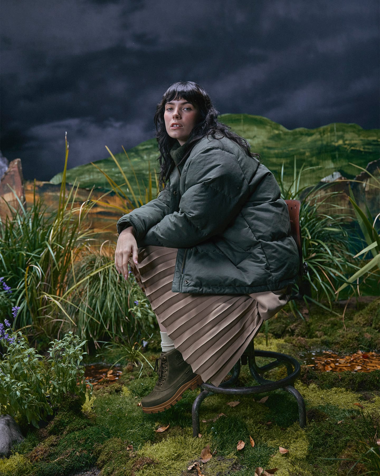 Sorel Os Transport Down Puffer & Sorel Daystorm Horizon™ GORE-TEXを着用した女性