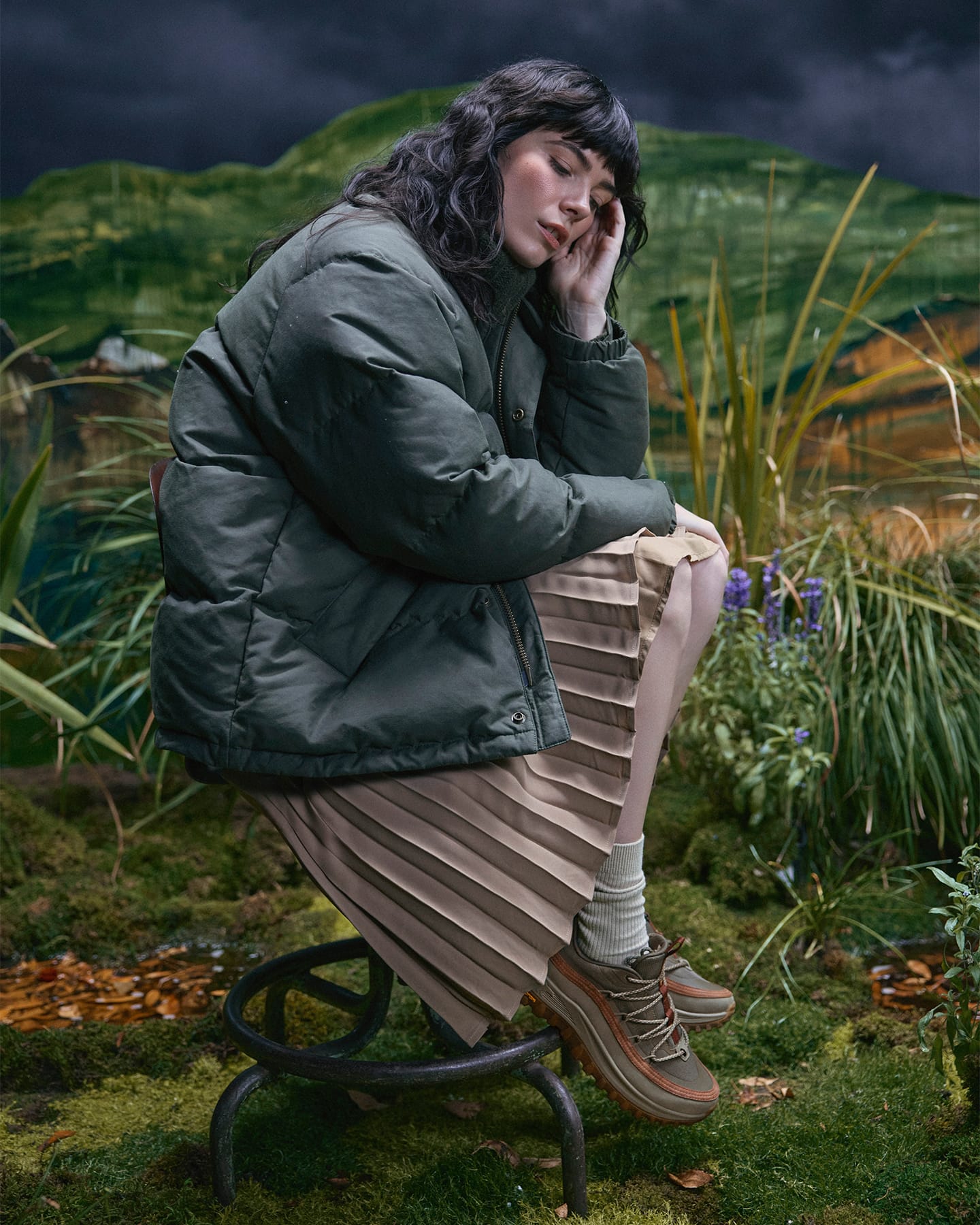 Sorel Os Transport Down Puffer & Sorel Callsign Horizon™ Low GORE-TEXを着用した女性