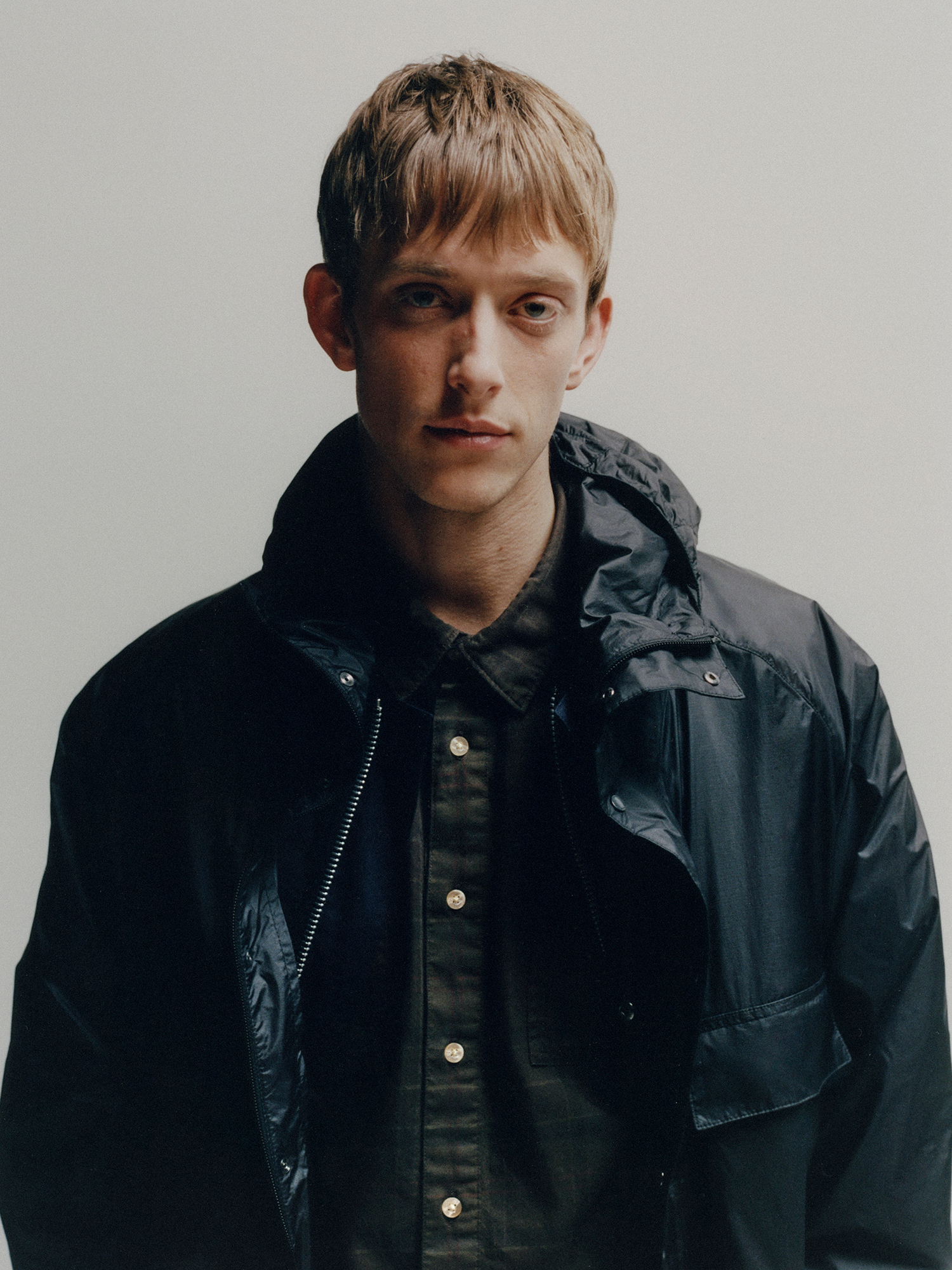 Barbour x Kaptain Sunshine - Endurance Casual Jacketを着用した男性