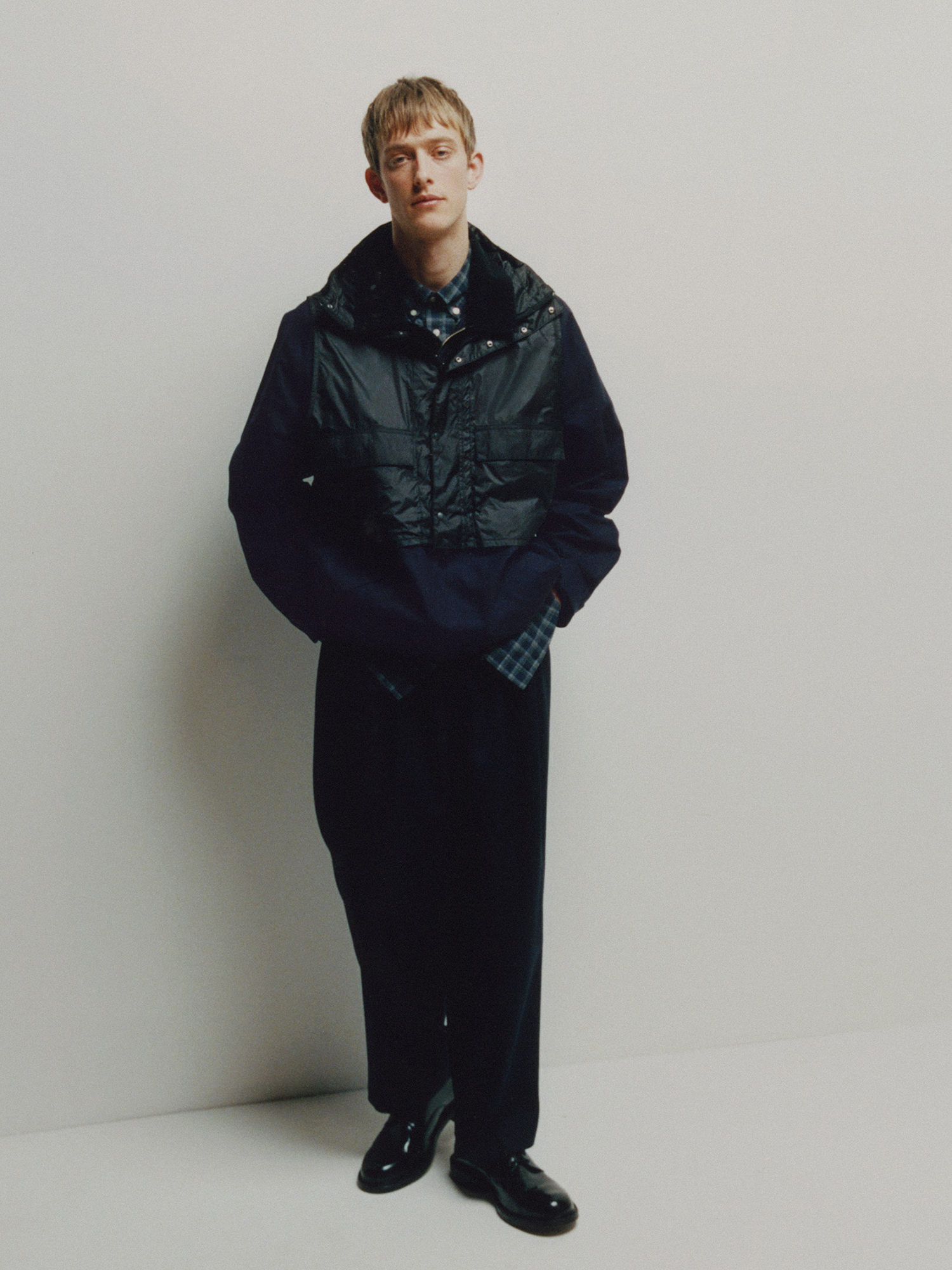 Barbour x Kaptain Sunshine - Endurance Casual Jacketを着用した男性