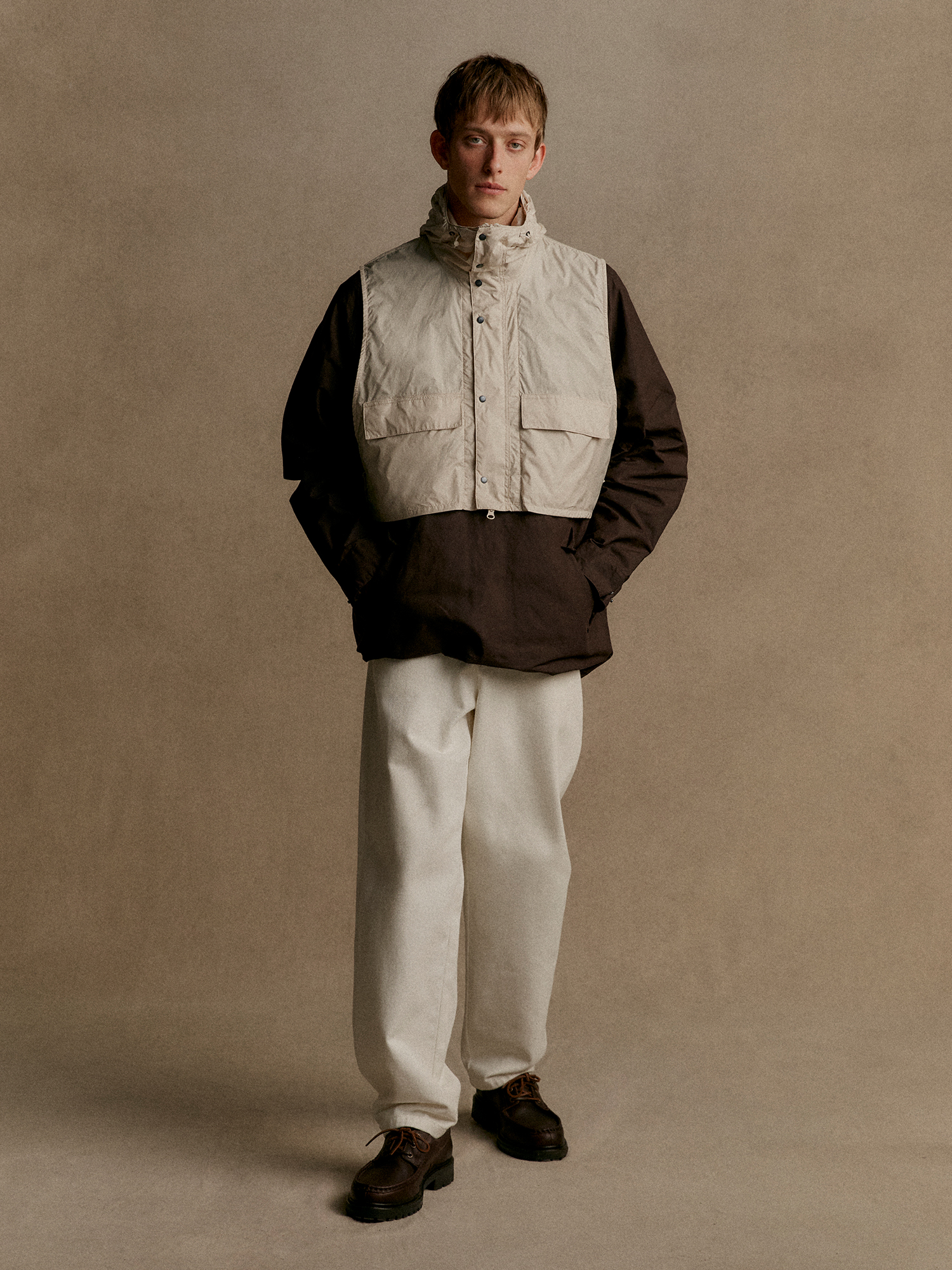 Barbour x Kaptain Sunshine - Endurance Casual Jacketを着用した男性