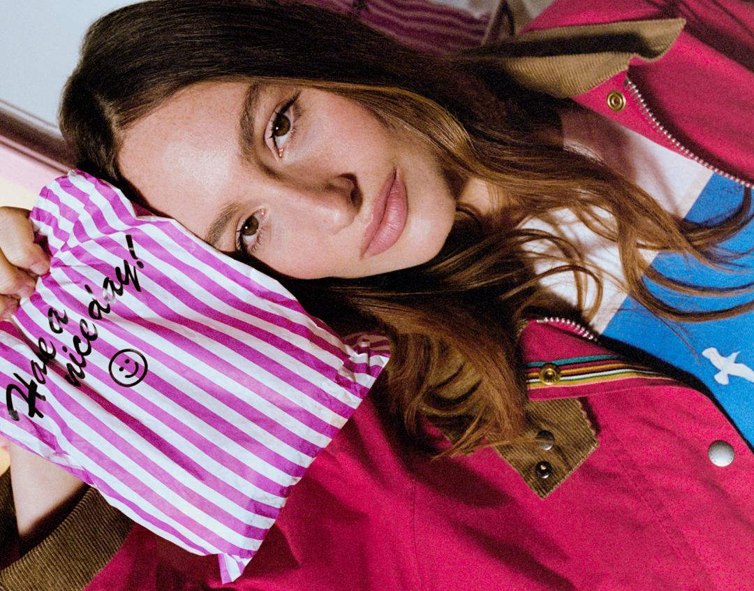 Spey Casual jacket&Tenby Teeを着用した男性