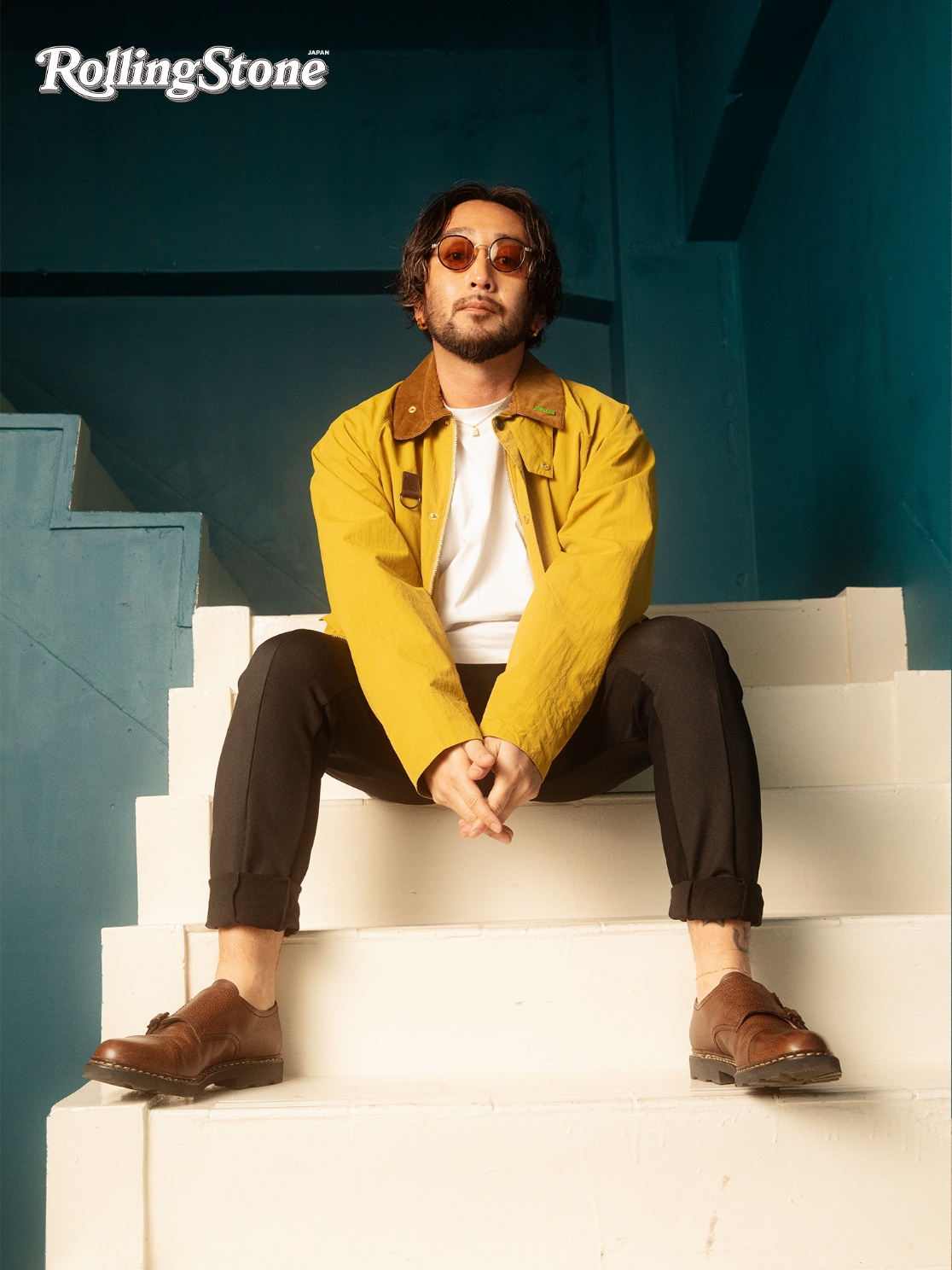 黄色のジャケットを着用したRYOの写真