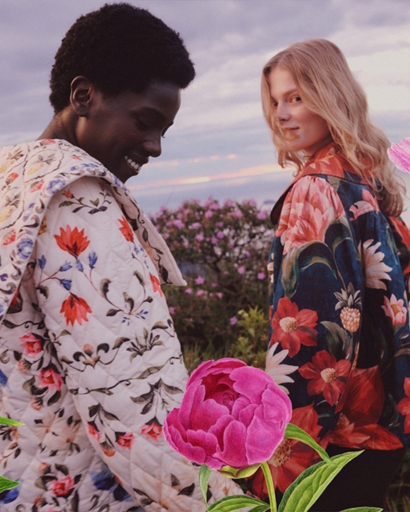 花柄のキルティングジャケットを着用した女性たちの写真を上下にレイアウトしたコラージュ画像。