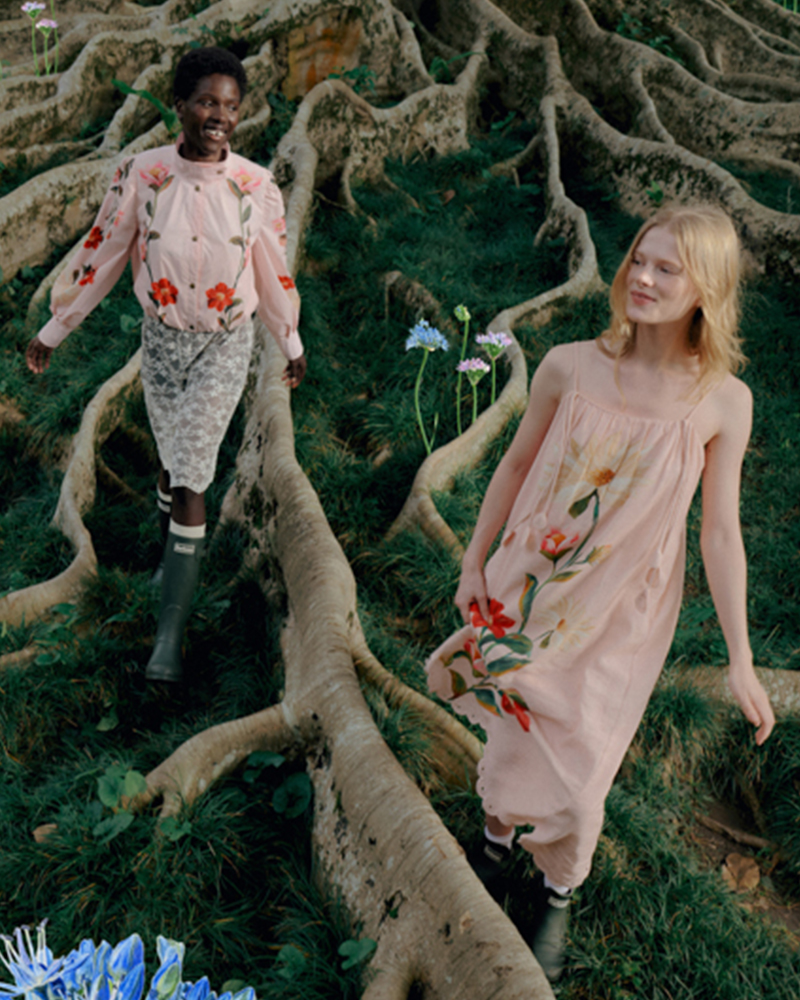 花柄のジャケットを着用した女性や、ブランドロゴのクローズアップを上下にレイアウトしたコラージュ画像。