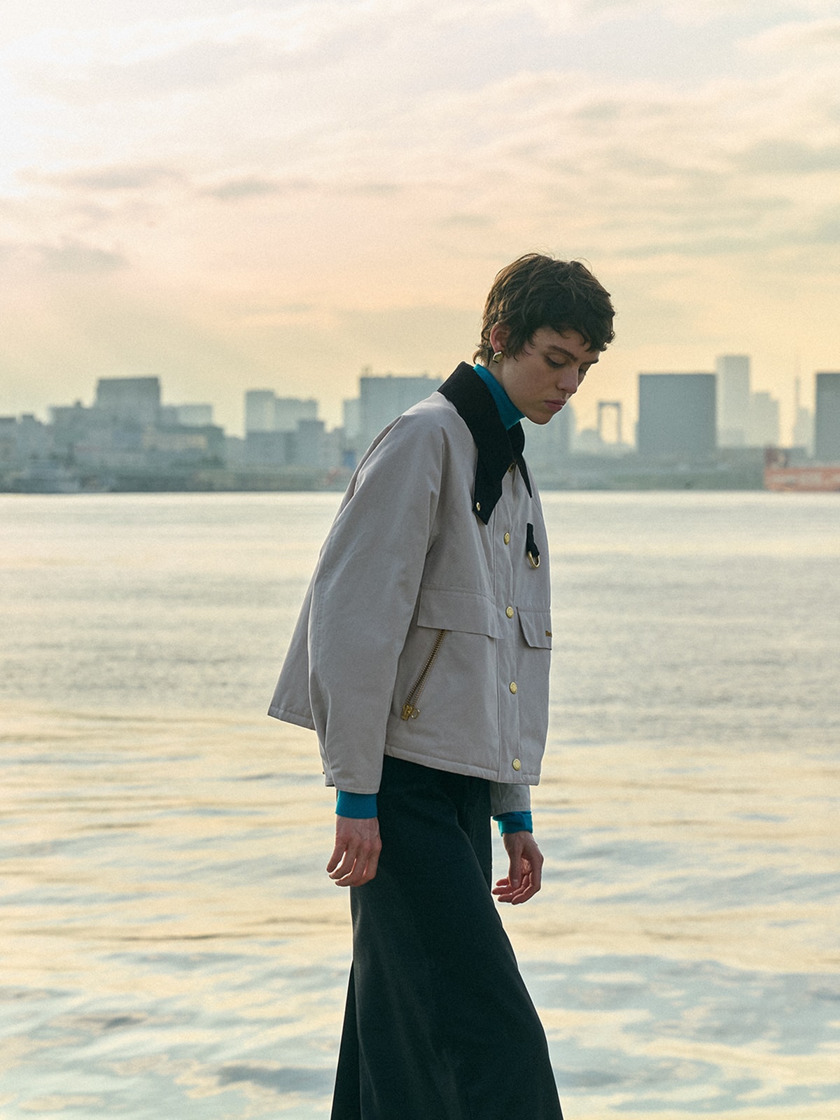 Xanthe Casual Jacketを着用したルック