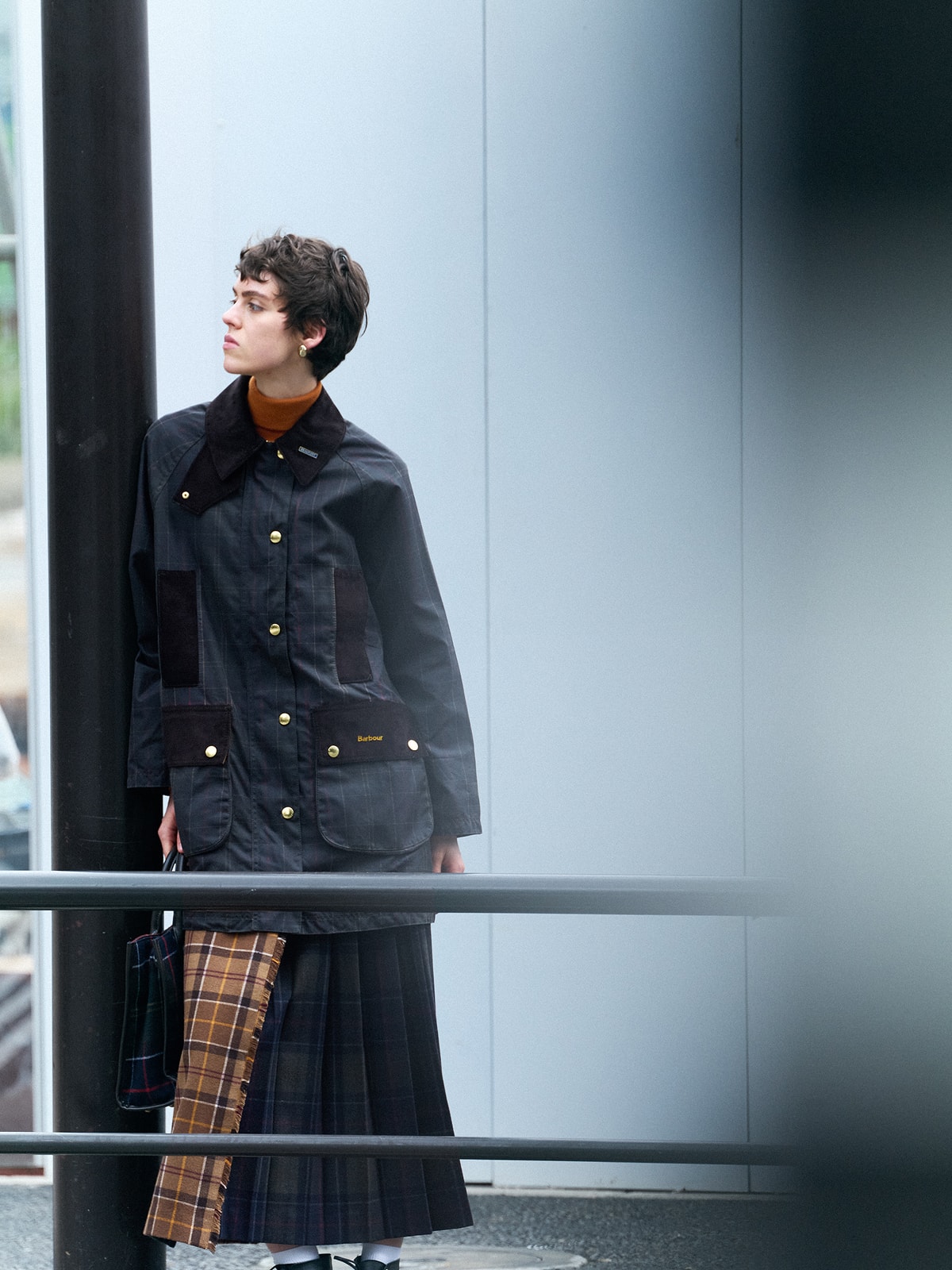 Icons Tartan Beaufort Jacketを着用したルック