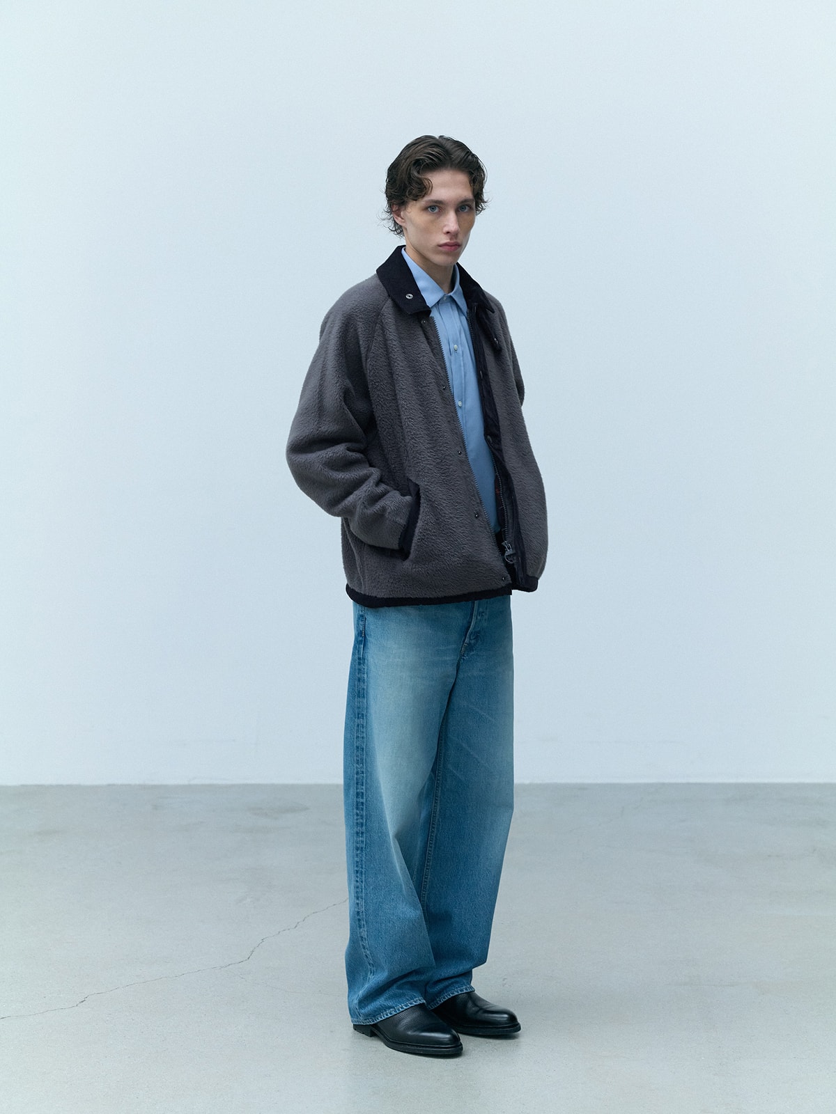 Transport Fleece Jacketを着用したルック